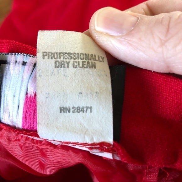 Vintage Vinci Red 100% wool midi skirt in size 12. - Picture 4 of 5